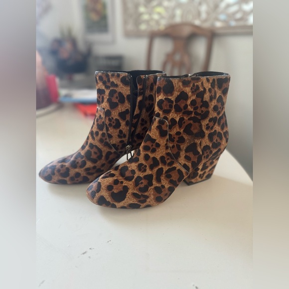 Gorgeous brand NEW, never worn Cheetah 🐆 print “botkier New York” boots😍 - Picture 6 of 13